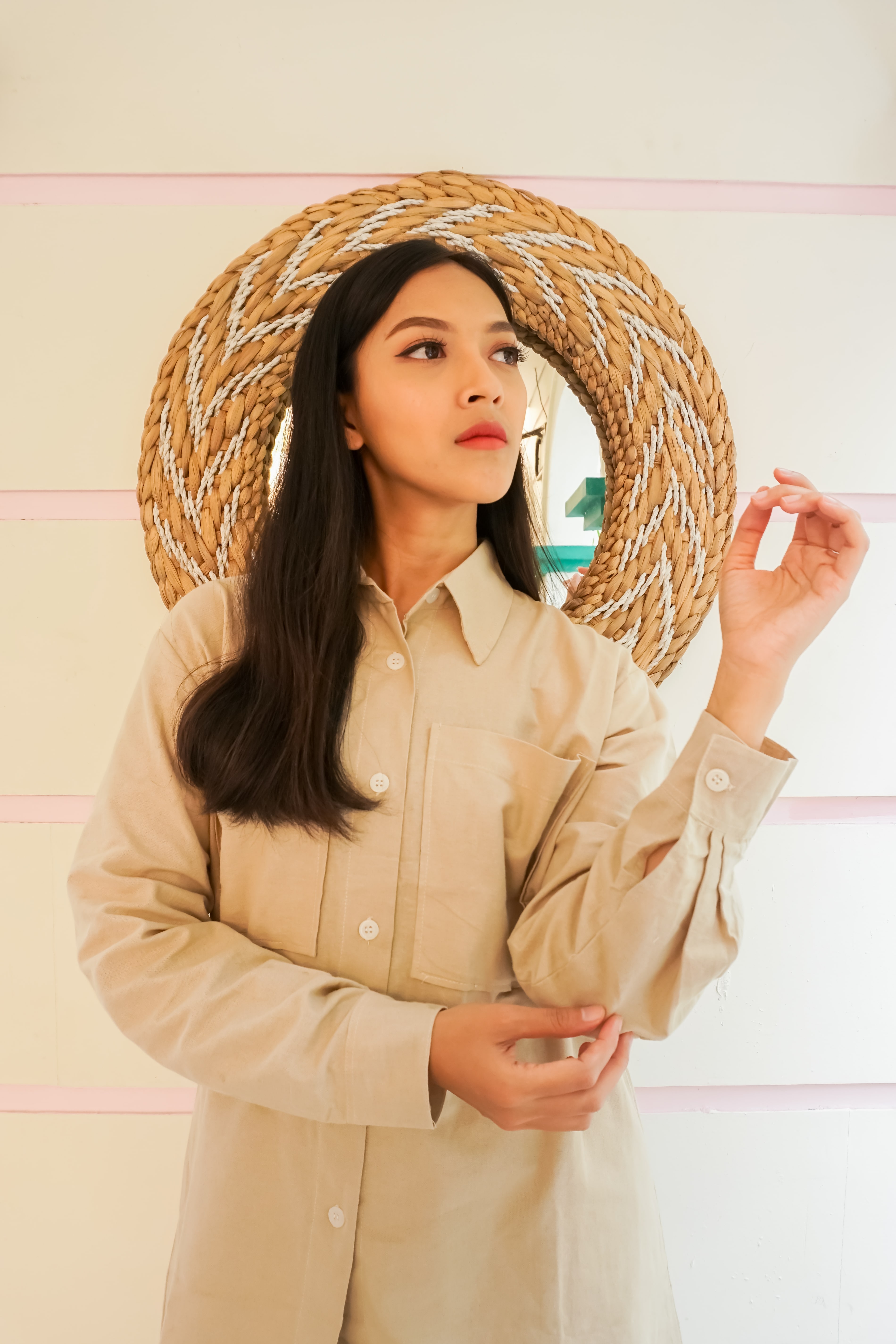 Kemeja Formal Pria Premium tampil belakang